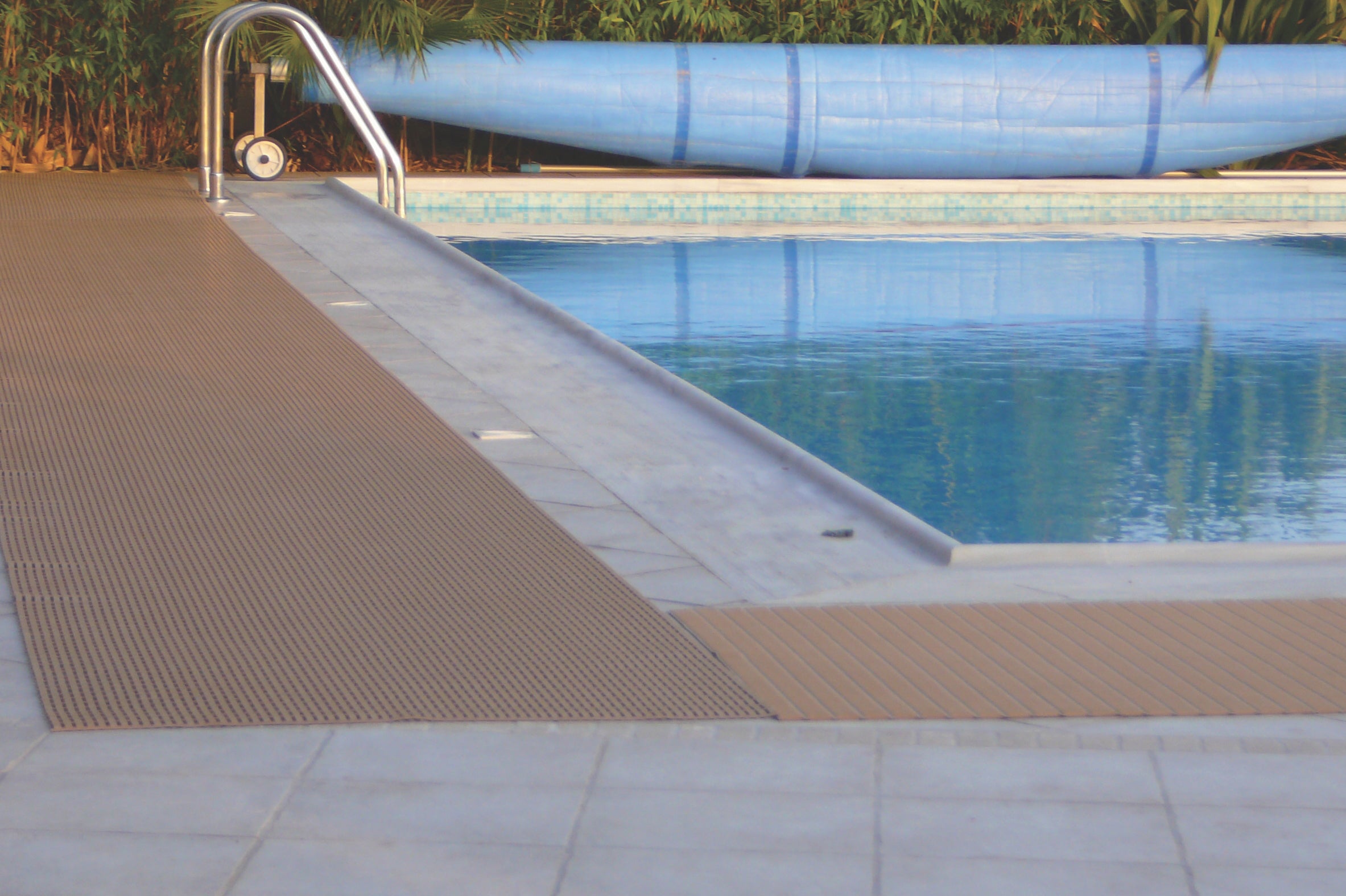 3' x 33' Floorline Low Traffic Slip-Resistant Open-Grid Pool Matting